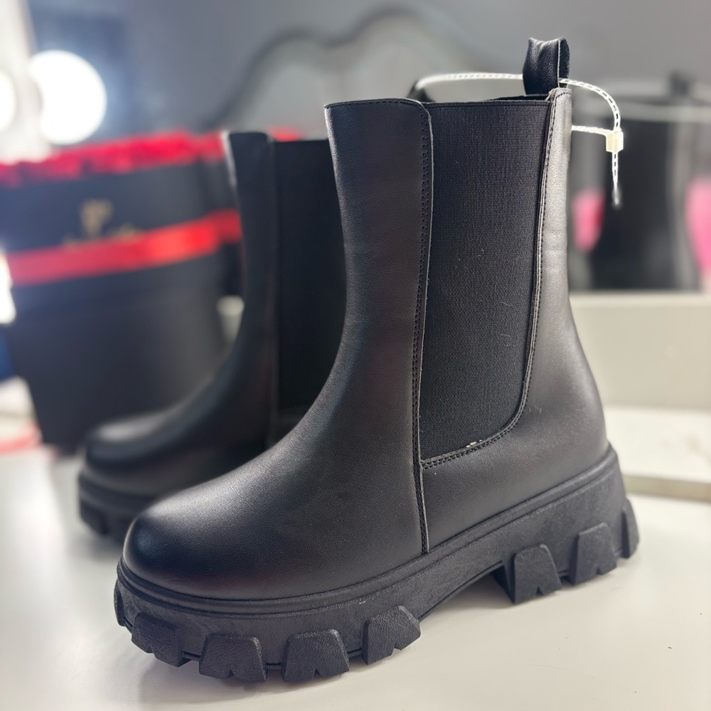 Black Chunky Chelsea Boots